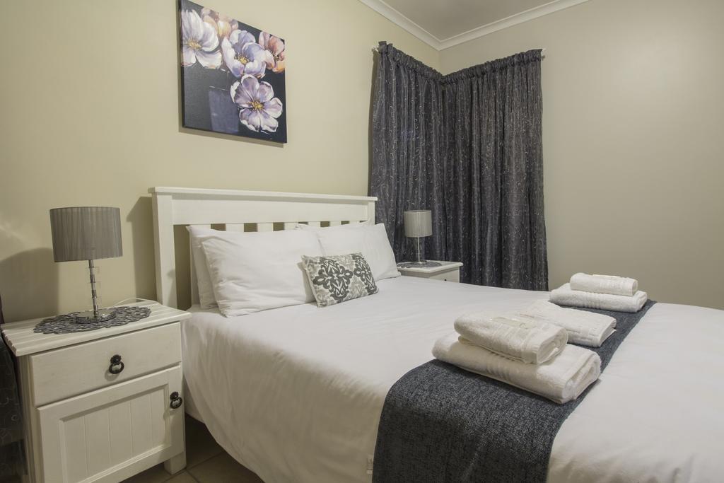 Madiolyn Apartment Jeffreys Bay Exterior photo